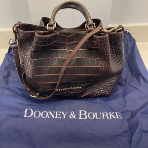 Dooney & Bourke large Leather snap shut Satchel